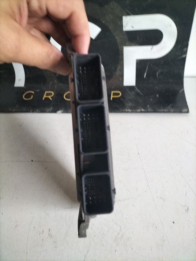 Centralita motor Renault Clio 3 RS 2.0 Gasolina197cv Referencia original : 8200770187 - 8200461733 Johnson controls : 21586153-5A - 7164681853