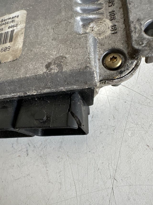 Centralita motor Renault Trafic 2 1.90Dci Referencia original : 8200051609 referencia Bosch : 0281010633
