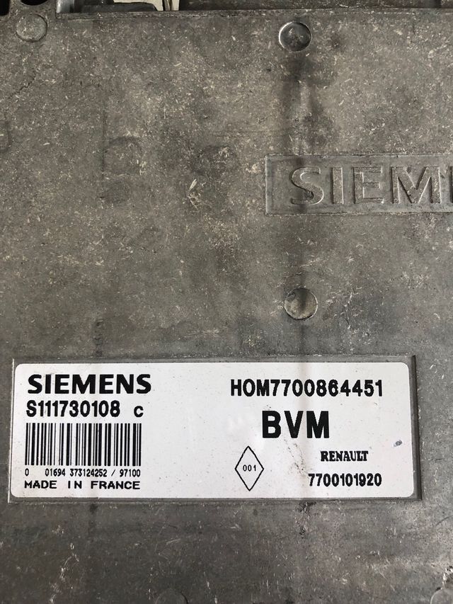 Centralita motor Renault Referencia original : 7700864451 - 7700101920 Referencia Siemens : S111730108