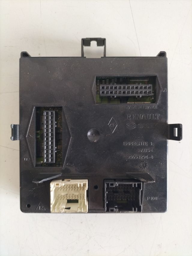 Caja de reles / fusibles UCH Renault laguna II Referencia original : 8200346814 / 21675972