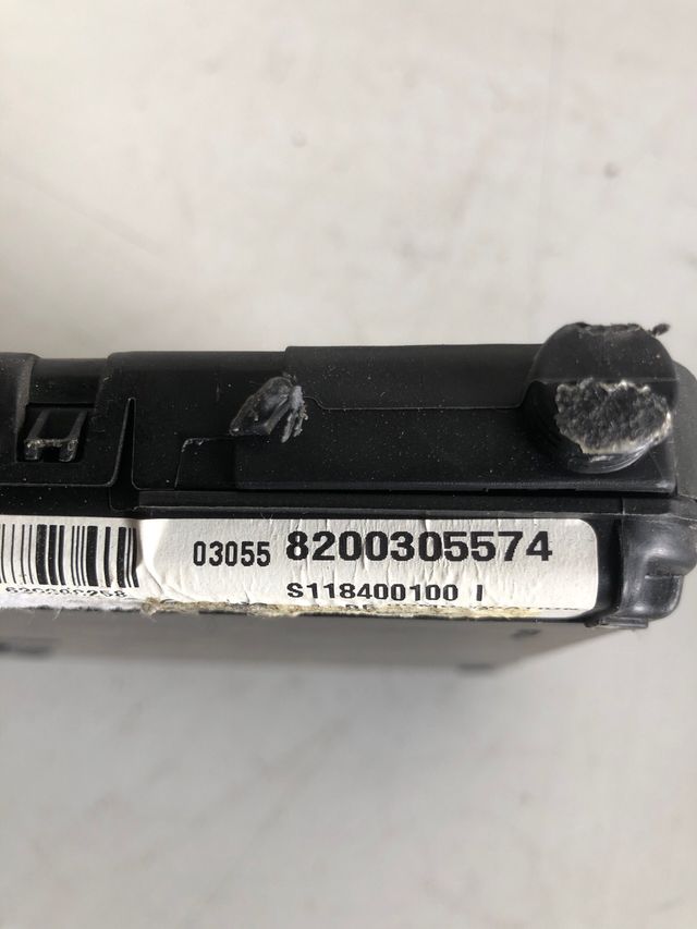 Caja de reles UCH X84 Renault megane II referencia renault: 8200305574 Referencia siemens : S118400100
