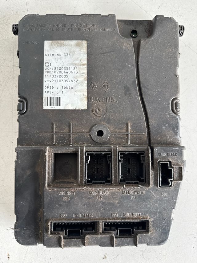 Caja de reles/ fusibles Renault megane II Referencia original : 8200351181 / 8200440673