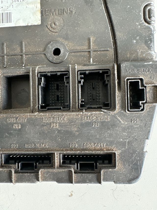 Caja de reles/ fusibles Renault megane II Referencia original : 8200351181 / 8200440673