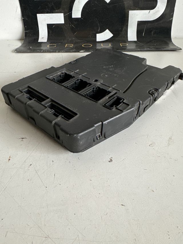 Caja de reles / fusibles renault scenic II Referencia Renault : 8200606831
