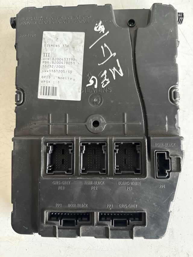 Caja de reles / fusibles Renault megane II Referencia original: 8200433198 Referencia siemens : S118400260 E