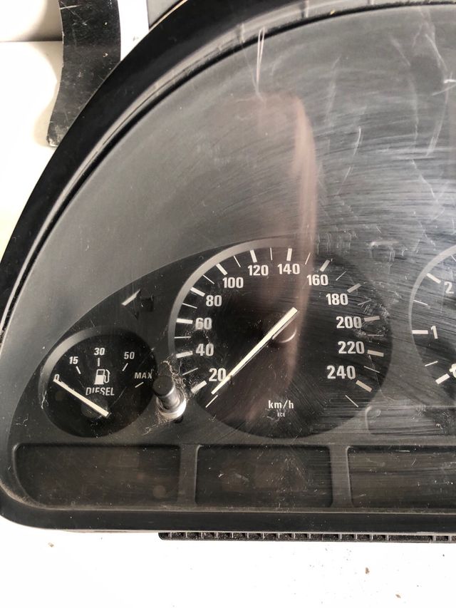 Cuadro de intrumentos BMW E39 Referencia original VDO : 110008735