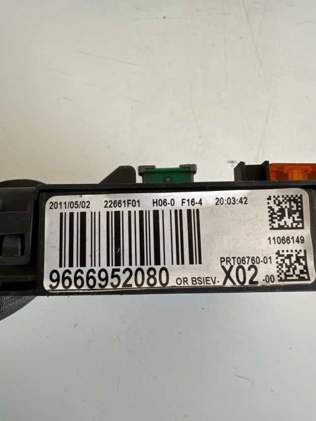 Caje de reles / fusibles BSI X02 Peugeot - Citroen Referencia original : 9666952080