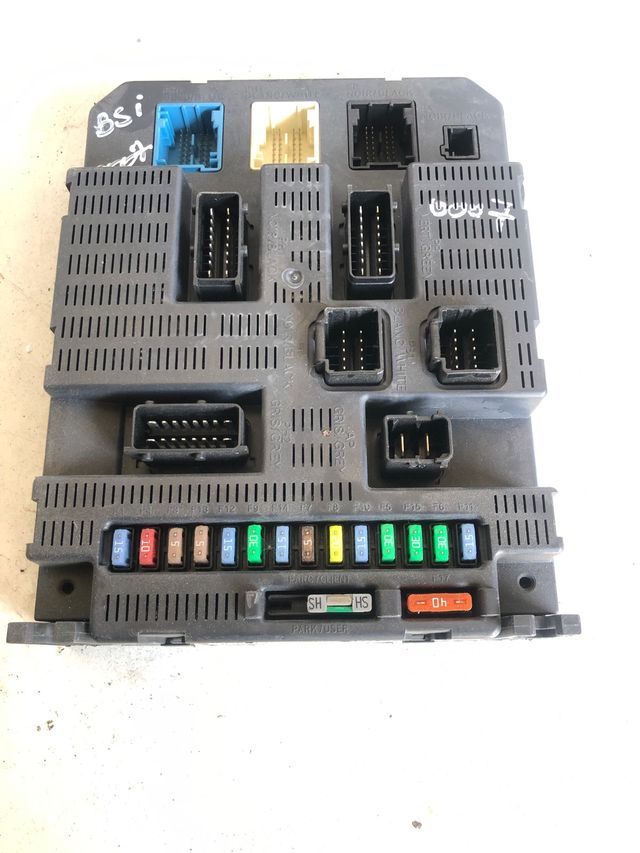 Caja de reles / caja de fusible :  BSI  2004 P09-PP Peugeot - Citroën Referencia original : 9663798580
