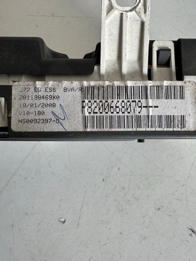 Cuadro de intrumentos Renault Modus 1.4 16V gasolina Automatic Referencia original : 8200668079