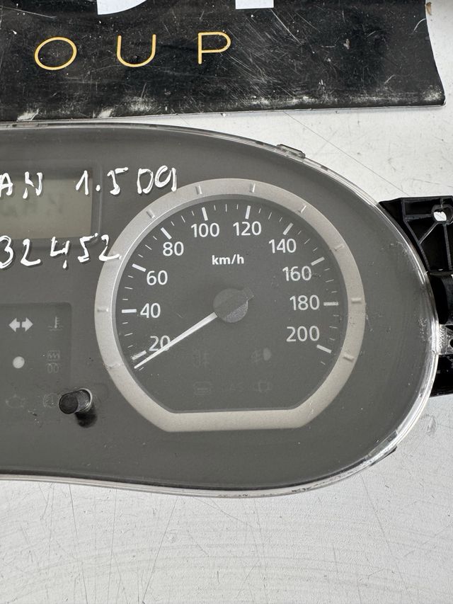 Cuadro de intrumentos Dacia Logan con 132452 km Referencia original : 8200752820