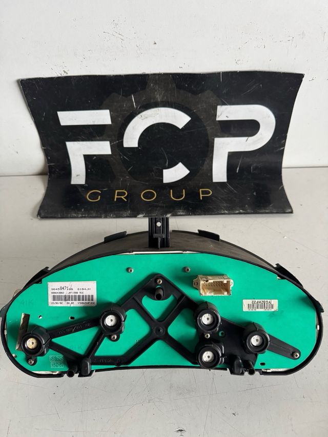 Cuadro de instrumentos Peugeot 206 1.4 16V gasolina con 146679 km Referencia original : 9645847180
