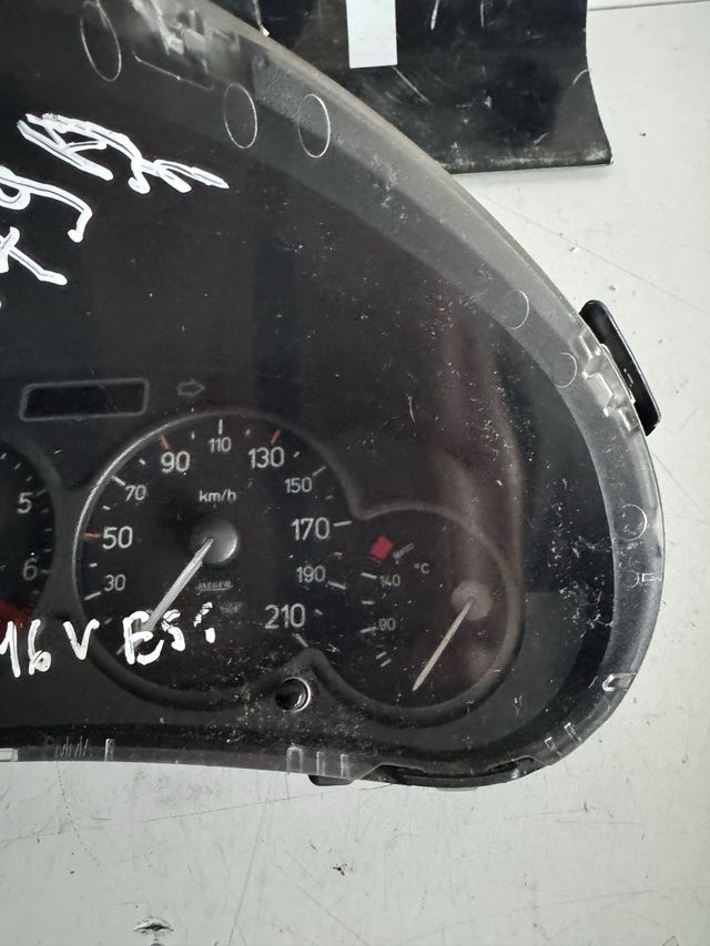 Cuadro de instrumentos Peugeot 206 1.4 16V gasolina con 146679 km Referencia original : 9645847180