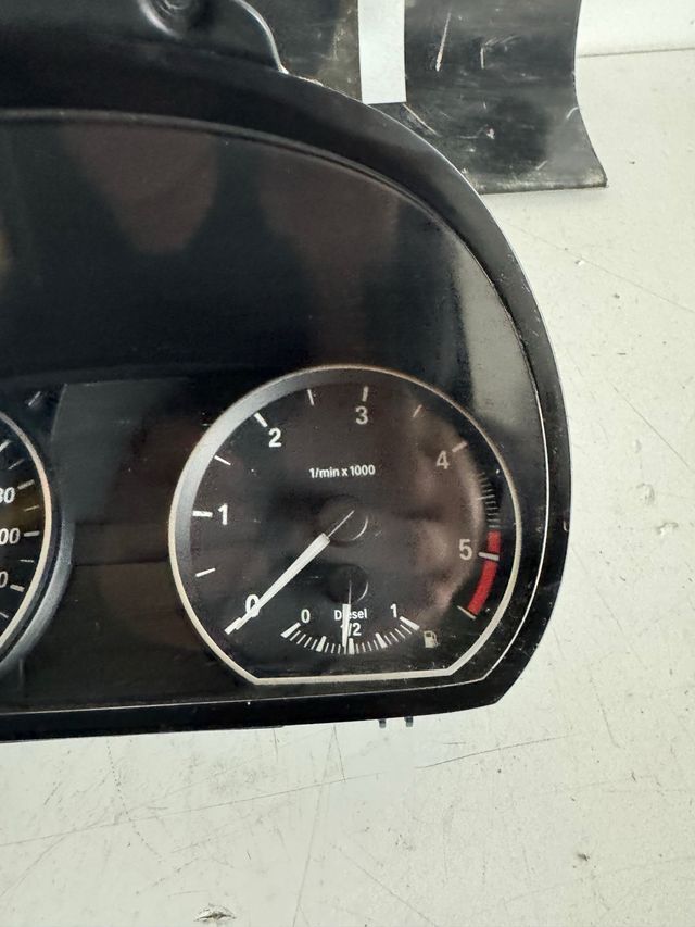 Cuadro de instrumentos BMW 118 D Referencia original : 1024952-85 - 9166821-02 - 170133323 - IK916682102H