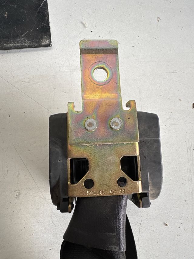 Cinturon de seguridad delantero derecho / izquierdo Renault Trafic I 1997 Referencia original : 813482 / 8200813482 / 7042210