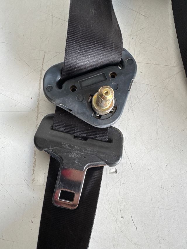 Cinturon de seguridad delantero derecho / izquierdo Renault Trafic I 1997 Referencia original : 813482 / 8200813482 / 7042210