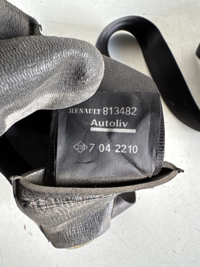 Cinturon de seguridad delantero derecho / izquierdo Renault Trafic I 1997 Referencia original : 813482 / 8200813482 / 7042210
