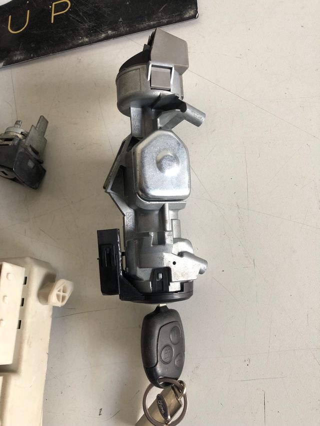 Kit de arranque Ford Focus 1.6 Tdci ECU Motor referencia original 7M51-12A650-UA ECU Referencia Bosch : 0281012487 Caja de fusible : 97RA-00 0001 - 97RA-01 2018 - 160507 -164227