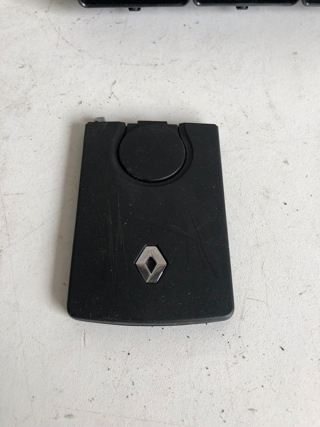Kit de arranque Renault Clio 4 1.5 DCI ECU Bosch Referencia : 0281030973 ECU Referencia original : 237102747R / 237104377R