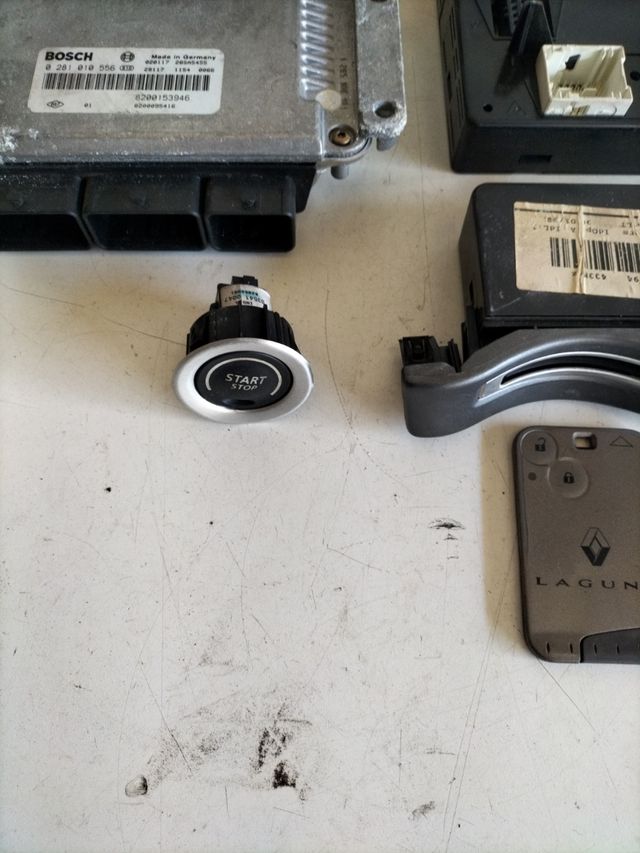 Kit de arranque Renault Laguna 2 1.6 16V gasolina ECU Bosch Referencia : 0281010556 referencia original : 8200153946 UCH Referencia original : 8200190268