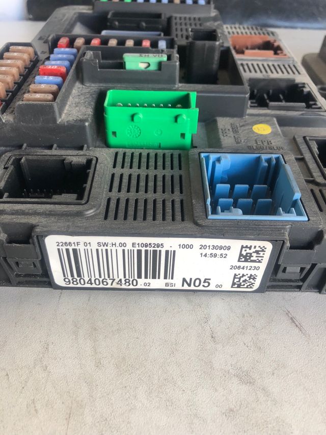Kit de arranque Citroen C4 Picasso 1.6 HDI ECU Bosch Referencia : 0281030548 ECU Referencia original : 9808016480 / 9804067480 BSI Referencia  : 9804067480