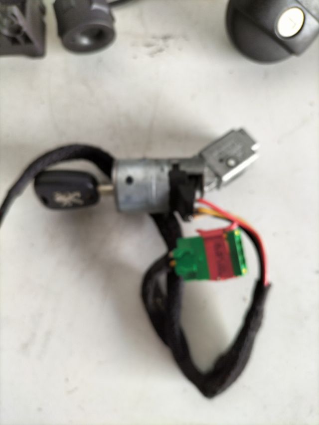kit de arranque Peugeot 307 1.4 16V gasolina ECU Bosch Referencia : 0261206943 ECU Referencia original PSA : 9657823880 BSI Referencia : 9651196980 BSI J04
