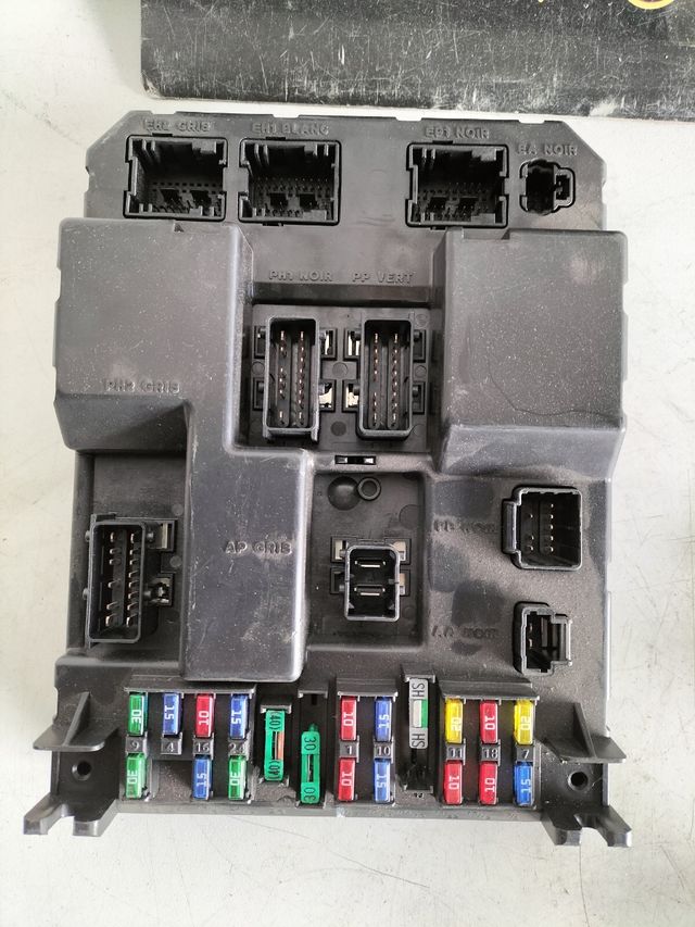 kit de arranque Peugeot 307 1.4 16V gasolina ECU Bosch Referencia : 0261206943 ECU Referencia original PSA : 9657823880 BSI Referencia : 9651196980 BSI J04