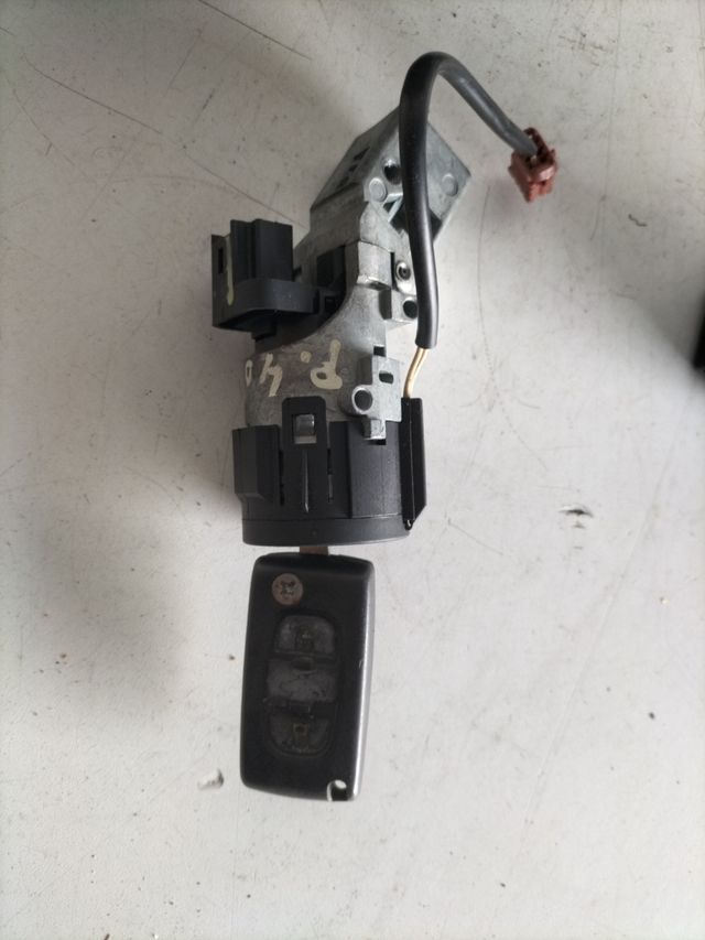 kit de arranque peugeot 407 2.0 gasolina IAW 6LP1 .12 ECU Referencia original : 9651927980 - 9655354880 - SW16.662.074 BSM Referencia original PSA : 9656086080 BSM L01-00 - S118983001  /                  
BSI Referencia  : 9655221180 BSI-S03-00 - S120104600