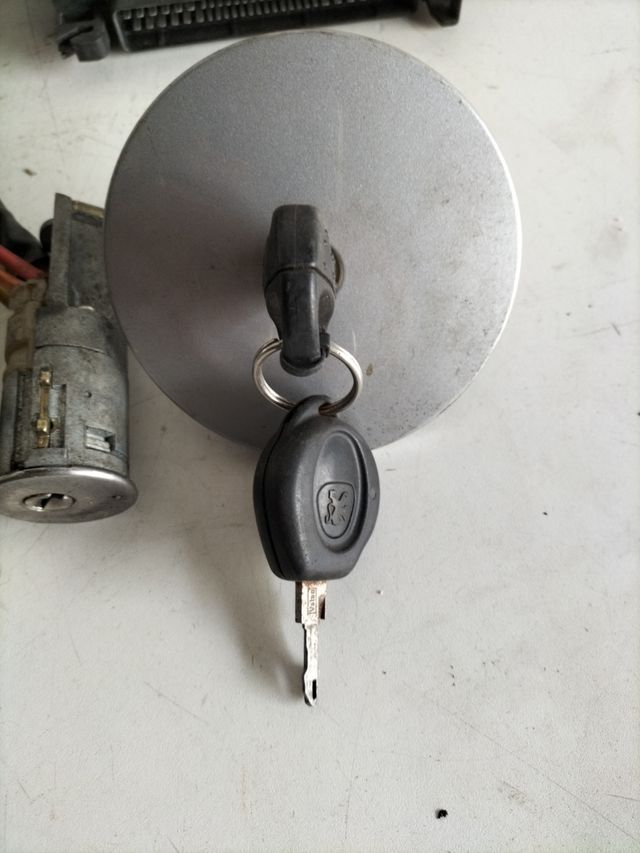 kit de arranque Peugeot 206 gasolina ECU BOSCH Referencia : 02261206216 / ECU Referencia original : 9632693980  / BSI RÉF : 9626460880 - S105872300