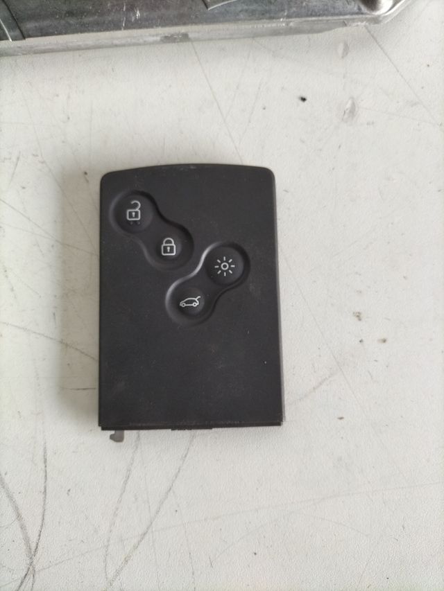 kit de arranque Renault Mégane III gasolina 1.4 ECU Referencia original : 237100293R - 237100572 R V29006690A - 9278081757 BCM Referencia : BCM X95 ATIC L3 S180098201 - 284B13297R
