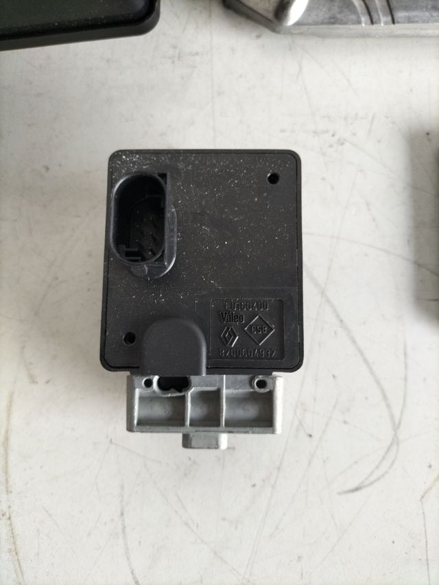 kit de arranque Renault Mégane III gasolina 1.4 ECU Referencia original : 237100293R - 237100572 R V29006690A - 9278081757 BCM Referencia : BCM X95 ATIC L3 S180098201 - 284B13297R