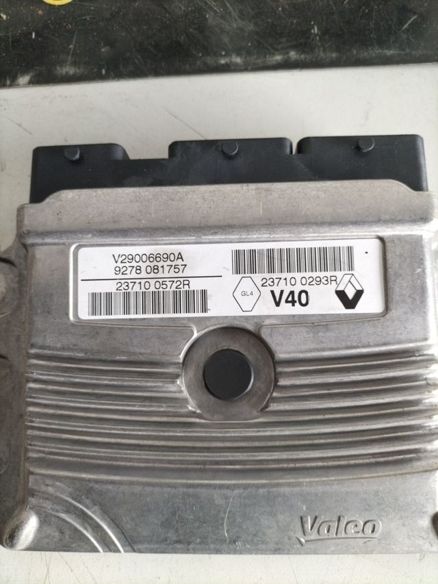 kit de arranque Renault Mégane III gasolina 1.4 ECU Referencia original : 237100293R - 237100572 R V29006690A - 9278081757 BCM Referencia : BCM X95 ATIC L3 S180098201 - 284B13297R