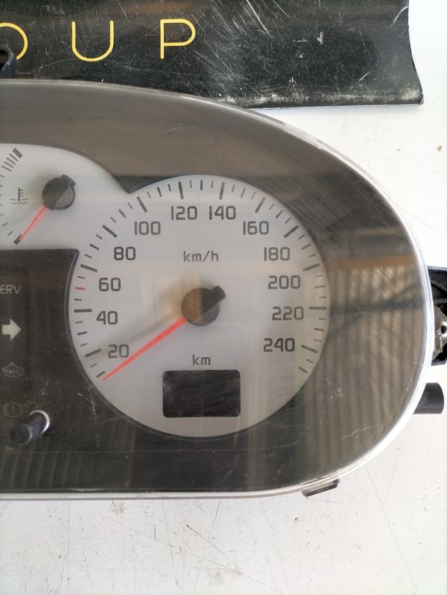 cuadro de instrummentos Renault Megane 1 
 F2       Referencia original : 8200038783
