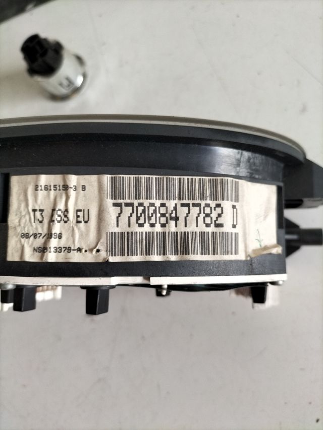 Cuadro de intrumentos Renault Megane 1      Referencia original : 7700847782