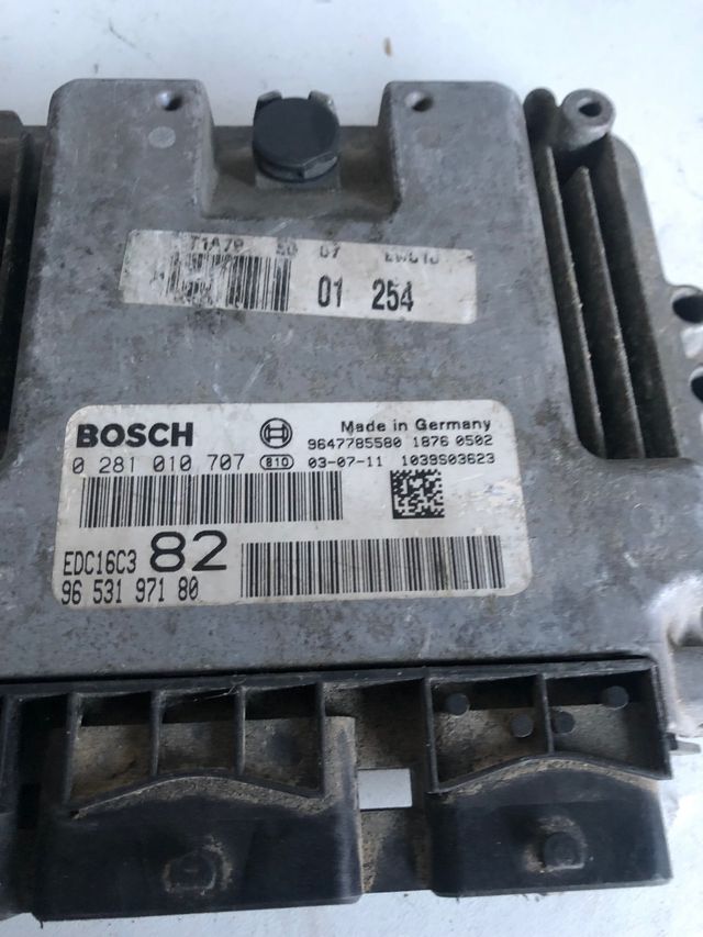 Centralita motor Bosch - Peugeot / Citroen 1.4 hdi Referencia original : 0281010707 / 9653197180 