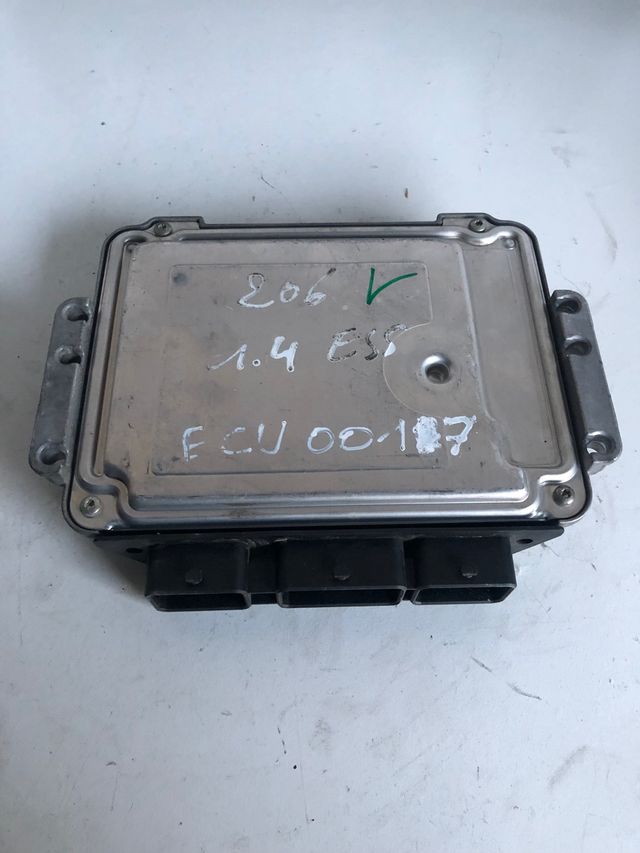 Centralita motor Bosch - Peugeot / Citroen 1.4 hdi Referencia original : 0281010707 / 9653197180 