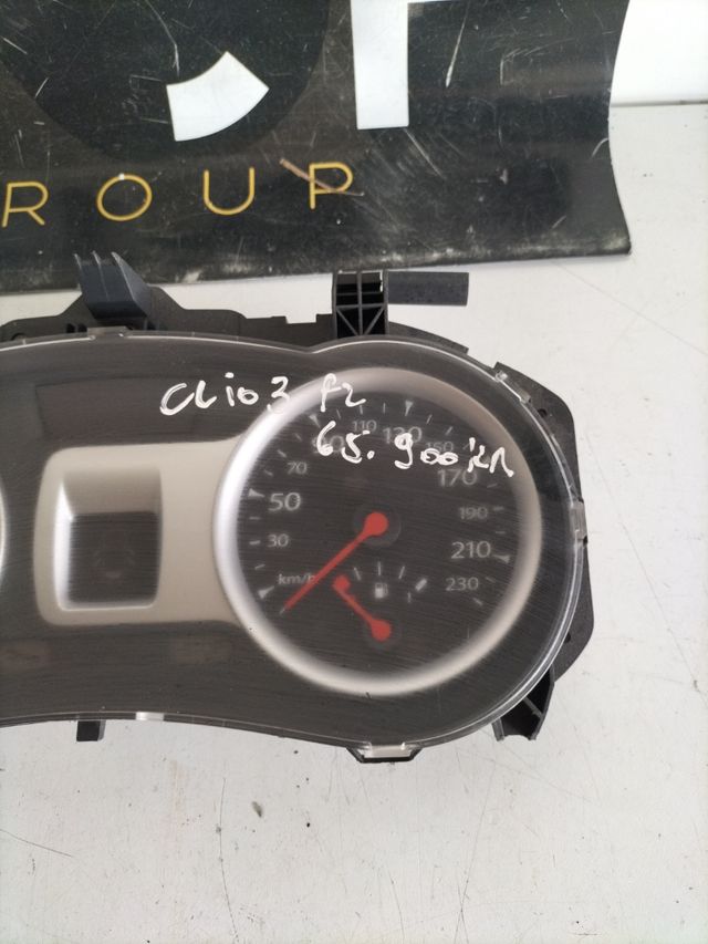 Cuadro de intrumentos Renault Clio 3 1.5 dci con 65900 km / Referencia original : 8200821001