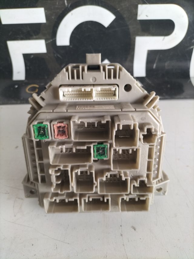 Cuadro de intrumentos Peugeot 107/ Citroen C1 / Toyota aygo
Referencia original : H0183800-0H012
(codigo interno : C-TACH0197)