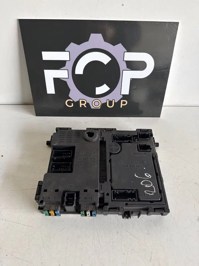 Caja de reles fusibles BSI T1 B2 Peugeot / Citroen Referencia Siemens : S105872300 - Referencia original  9626460880