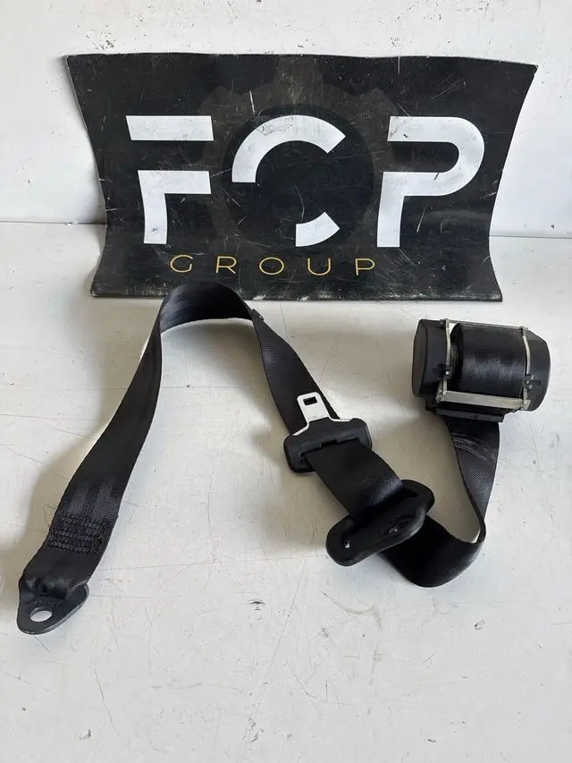 Cinturon de seguridad trasero derecho Peugeot 207, 3 puertas Referencia original : 96498075XX