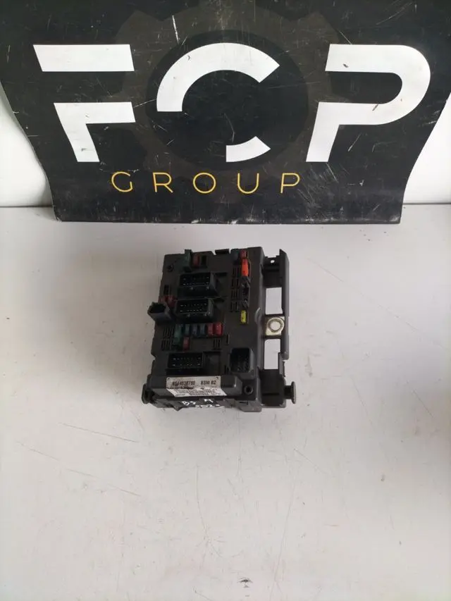 Caja de reles/fusibles Citroën / Peugeot delphi Bsm B2 Referencia original : 9644038780