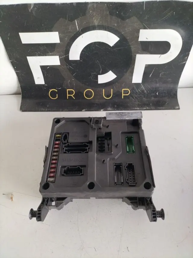 Caja de fusibles Ford Seat VW Referencia Siemens : S108145300