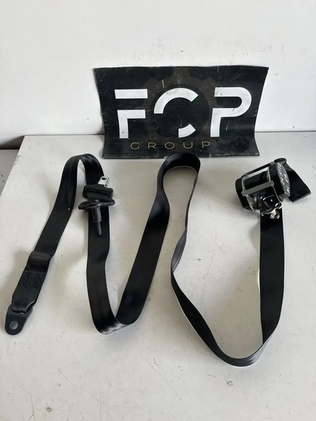 Cinturon de seguridad delantero derecho Dacia Duster 2010-2018 Referencia pieza : 934799