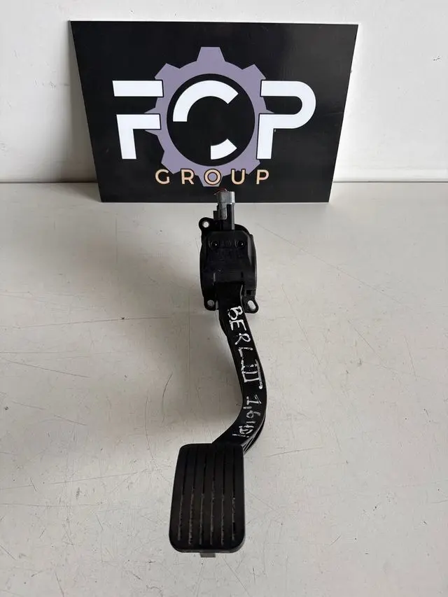 Pedal acelerador / potenciometro Peugeot 5008, Partner / Citroën c4 picasso, DS5 Referencia original PSA : 9671416880 Referencia BOSCH : 0280755167