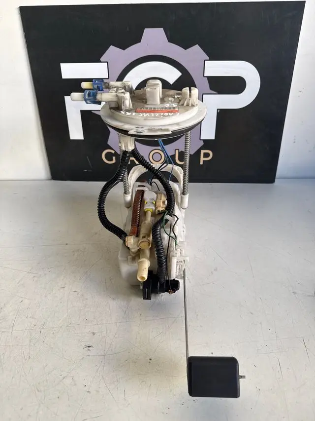 Bomba de combustible completa para Cadillac SRX V6 3.6 gasolina Referencia original : 1083584 / 020548AK Conjunto de bomba de combustible completo. Incluye flotador y mangueras.