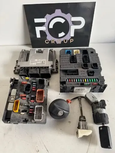 [KIT0117] Kit de arranque Peugeot 207 VTI 1.6 gasolina 16V (Motor con cadena ) Centralita motor Referencia Bosch : 0261S04009 Referencia original : 9665291180 BSI referencia : 9663798380 /BSI 2001 P07-00 BSM Referencia : 9664055780 / BSM L11